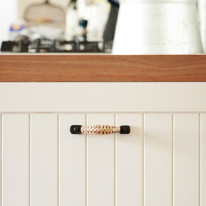 Drawer pull - trader